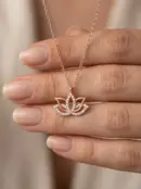 14 Ayar Altın Yarı Taşlı Lotus Kolye